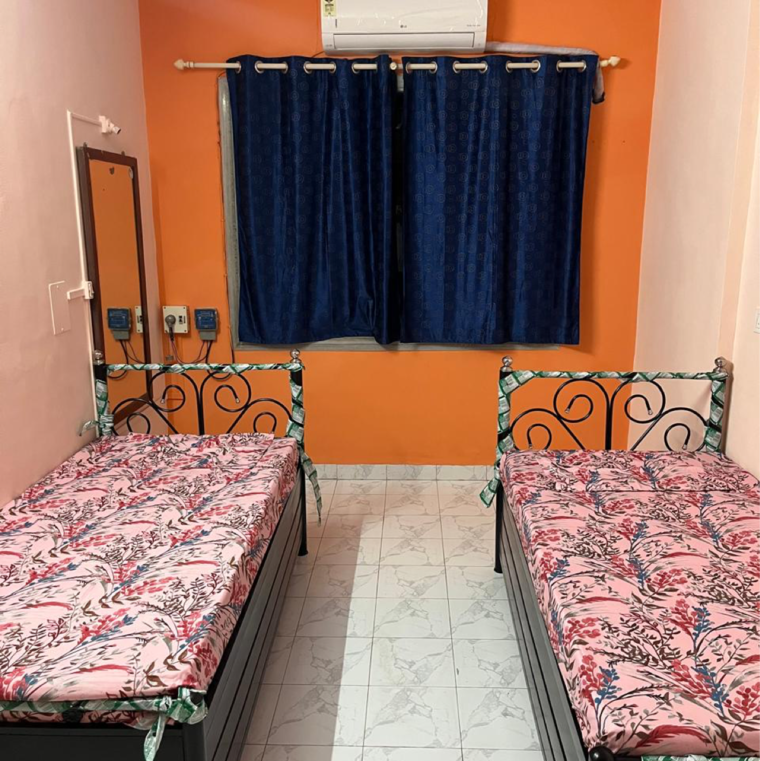 Bedroom, thane west Pg For Boys In Thane West 9302437