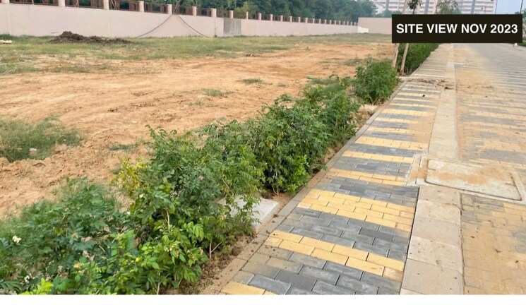 Garden, bptp-green-oaks  179 Sq.Yd. Plot In Sector 70a Gurgaon 9302431