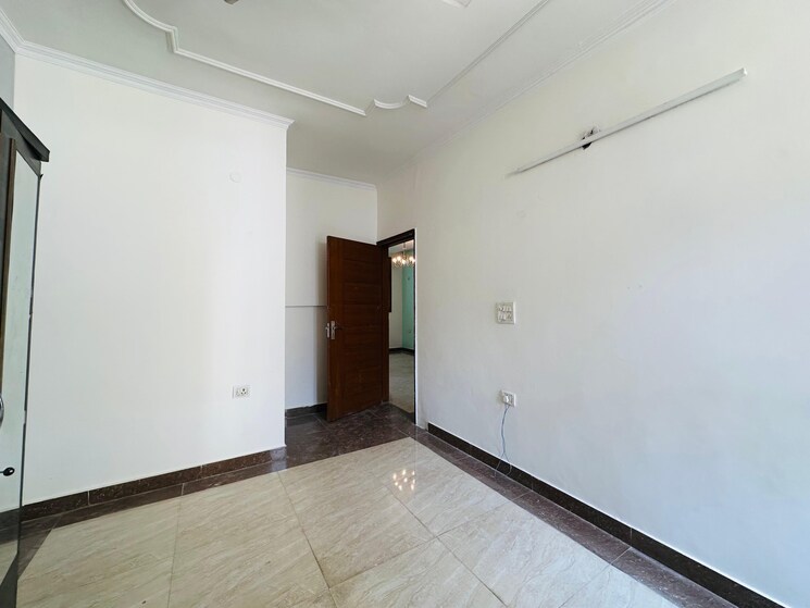 Room, freedom fighters enclave 3 Bedroom 1600 Sq.Ft. Builder Floor In Freedom Fighters Enclave Delhi 9302442