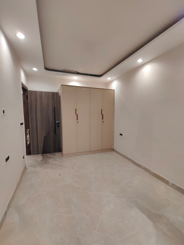 Room, east of kailash 3 Bedroom 1125 Sq.Ft. Builder Floor In East Of Kailash Delhi 9302444