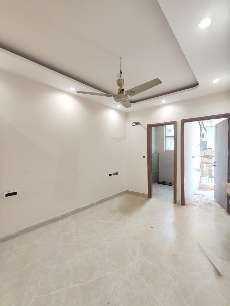 Room, east of kailash 3 Bedroom 1125 Sq.Ft. Builder Floor In East Of Kailash Delhi 9302444