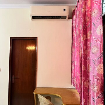 Bedroom in 3 BHK Apartment at Parsvnath Prestige, Sector 93a – for Rent