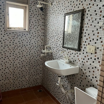 Bathroom in 3 BHK Apartment at Parsvnath Prestige, Sector 93a – for Rent