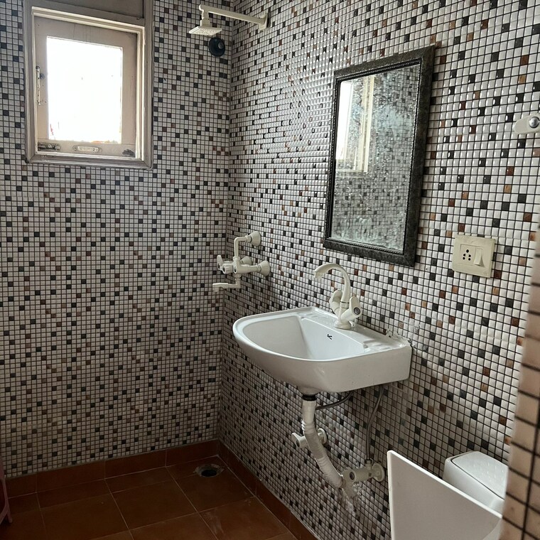 Bathroom, parsvnath-prestige 3 Bedroom 2750 Sq.Ft. Apartment In Sector 93a Noida 9302465