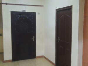 Room in 3 BHK Apartment at Supertech 34 Pavilion, Sector 34 – for Rent