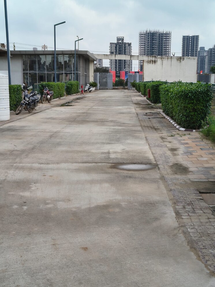  Parking, rof-insignia-park  138 Sq.Yd. Plot In Sector 93 Gurgaon 9302500