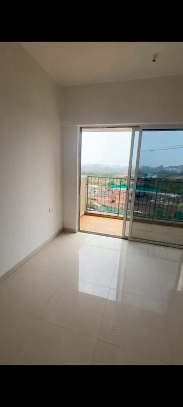 Room in 3 BHK Apartment at Godrej Boulevard, Manjari – for Rent