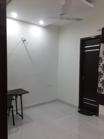 Room in 3 BHK Apartment at Silver City Extention, Vip Road – for Rent