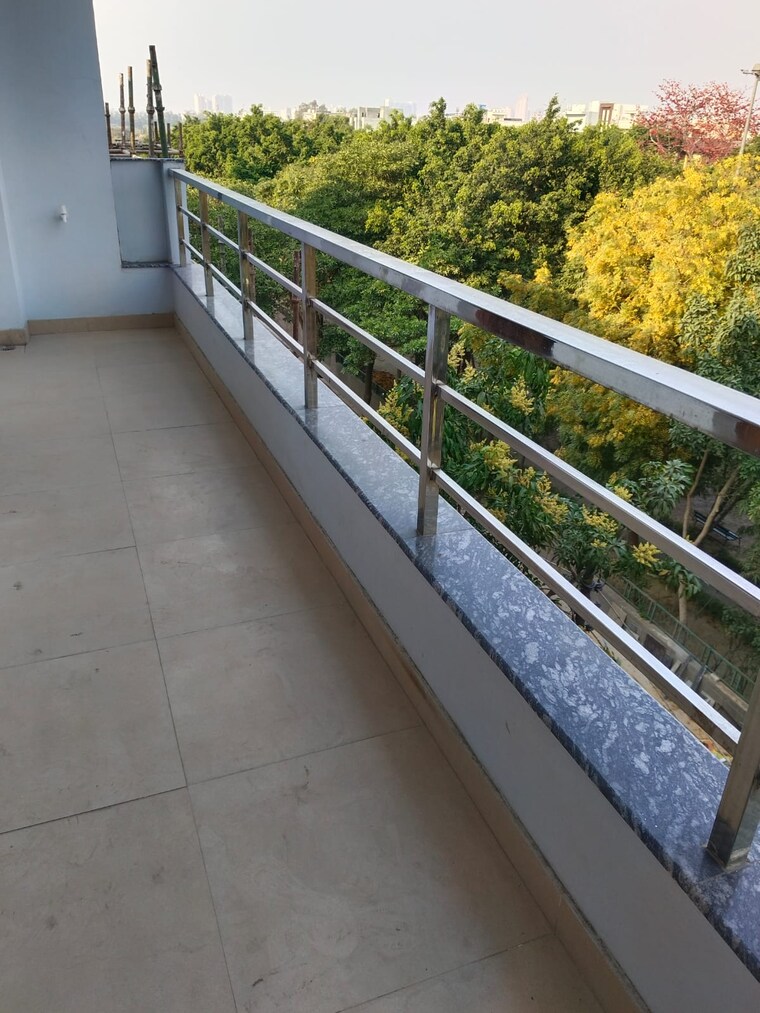 Balcony, tulip-mall 3 Bedroom 200 Sq.Mt. Builder Floor In Sector 46 Noida 9302578