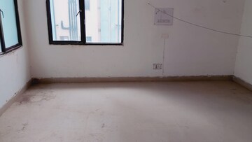Room in  Office Space in IT/SEZ at Sector 62 – for Rent