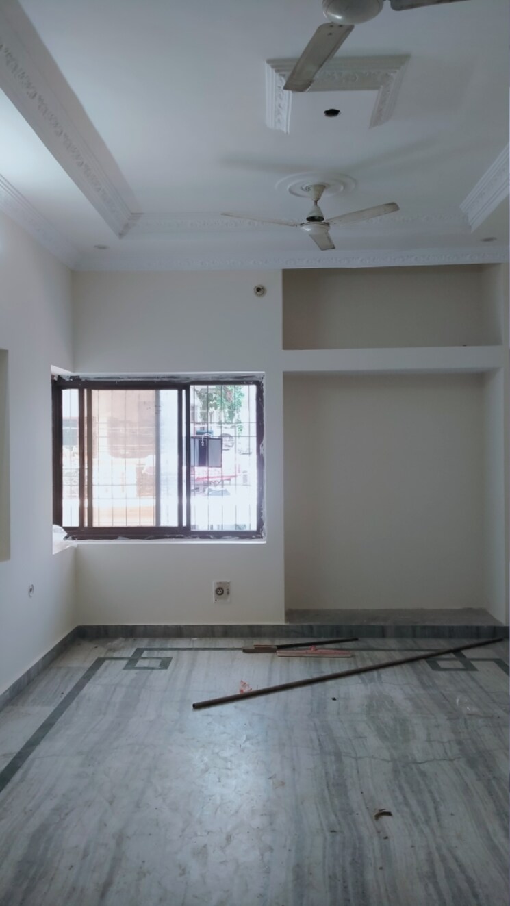 Room, gomti nagar 6 Bedroom 1250 Sq.Ft. Independent House In Gomti Nagar Lucknow 9302590