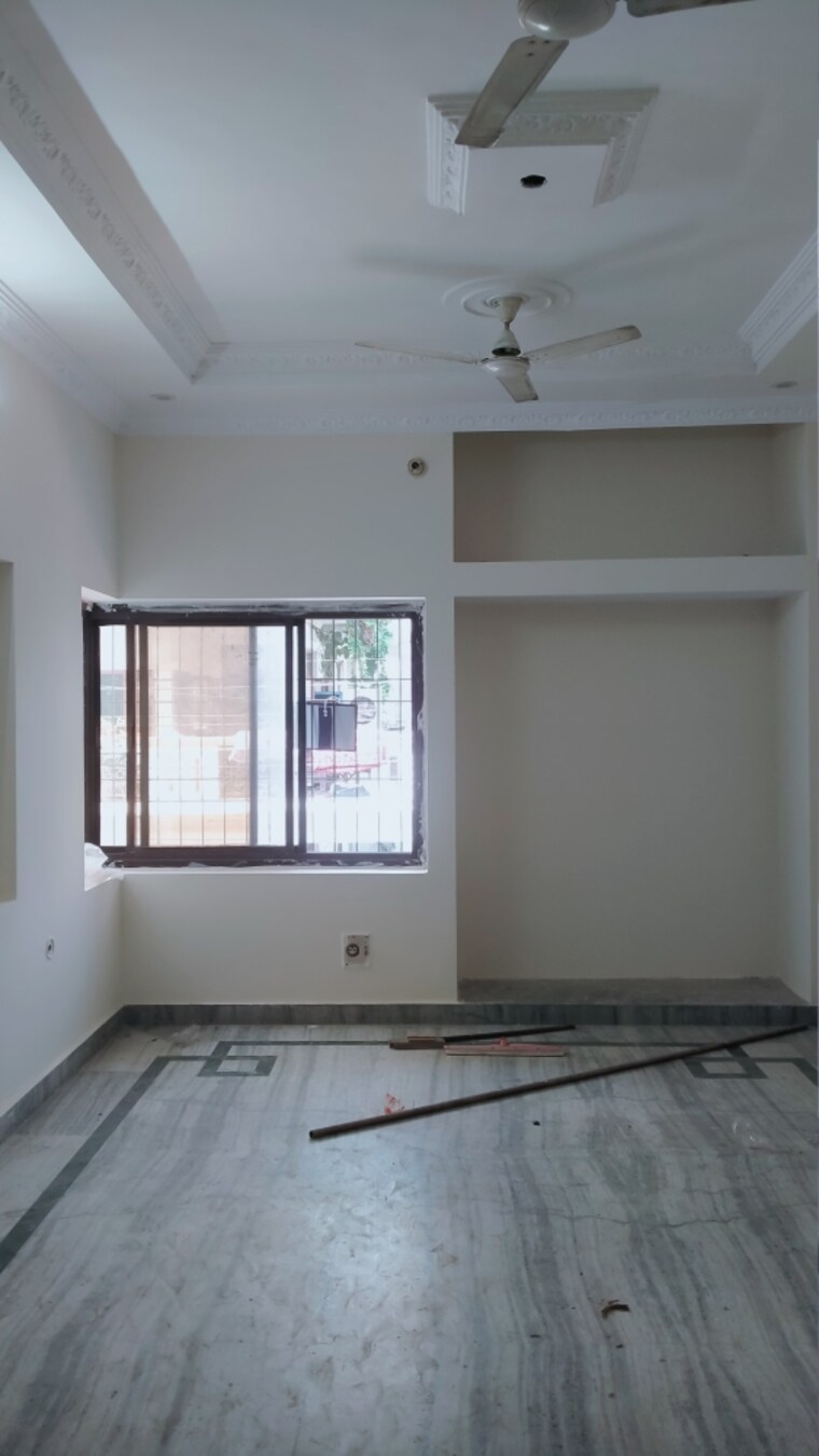 Room, gomti nagar 6 Bedroom 1250 Sq.Ft. Independent House In Gomti Nagar Lucknow 9302590