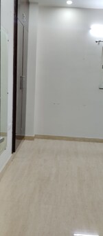 1 Rk  200 Sq.Mt. Builder Floor in Tulip Mall