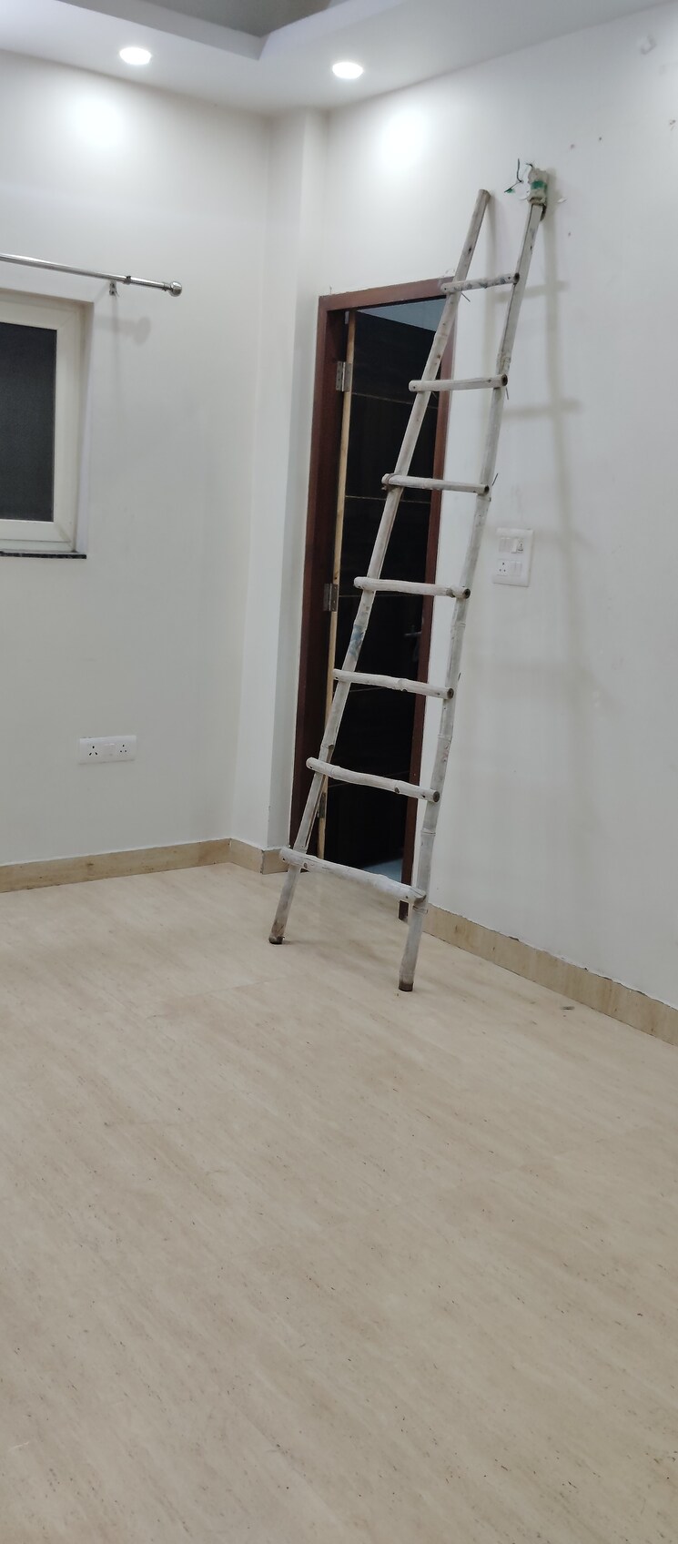 undefined, tulip-mall 1 RK 200 Sq.Mt. Builder Floor In Sector 46 Noida 9302613