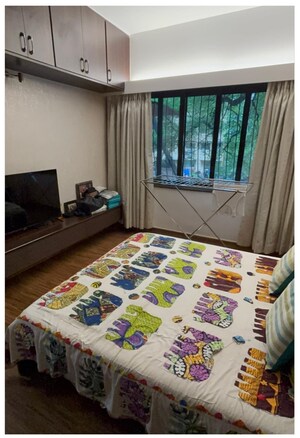 Bedroom in 2 BHK Apartment at Express Apartment, Yari Road – for Rent