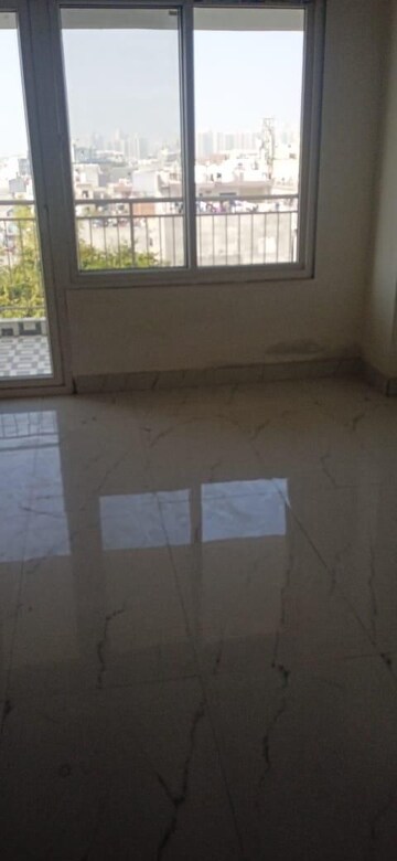 Room in 4 BHK Apartment at Ram Shanti Apartment, Sector 52 – for Rent