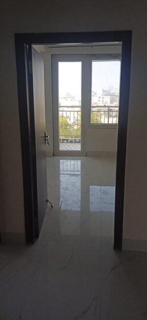 Room in 4 BHK Apartment at Ram Shanti Apartment, Sector 52 – for Rent