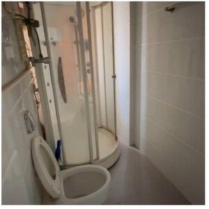 Attached Bathroom in 4 BHK Apartment at Mamta Apartment Andheri, Andheri West – for Rent