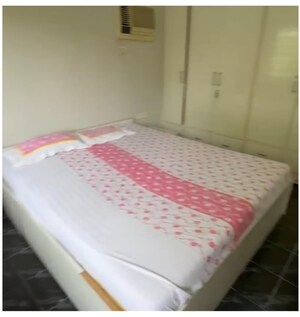 Bedroom in 4 BHK Apartment at Mamta Apartment Andheri, Andheri West – for Rent
