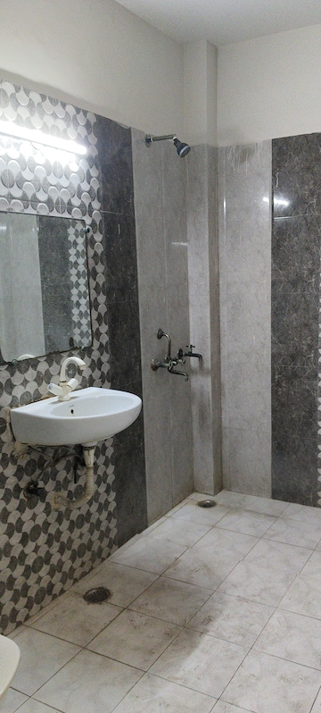 Bathroom in 6+ BHK Villa at RWA Apartments Sector 53, Sector 53 – for Sale