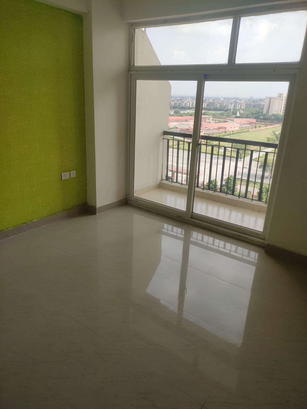 3 BHK + Extra Room Apartment For Rent in Amrapali Crystal Homes