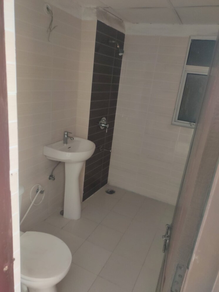 Bathroom, amrapali-crystal-homes 3 Bedroom 1700 Sq.Ft. Apartment In Sector 76 Noida 9302689