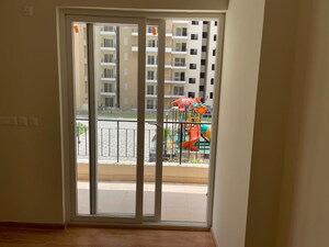 Room in 3 BHK Apartment at Amrapali Crystal Homes, Sector 76 – for Rent