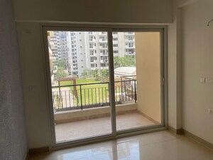 Room in 3 BHK Apartment at Amrapali Crystal Homes, Sector 76 – for Rent