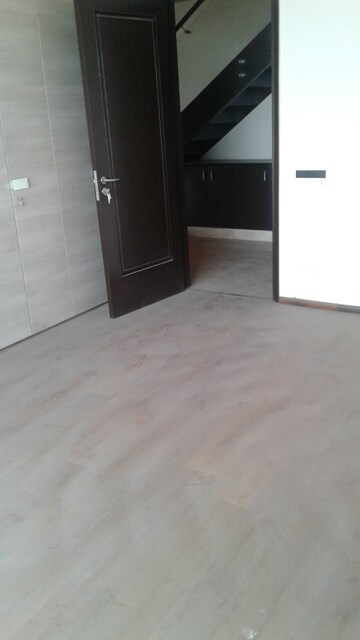 Room in 4 BHK Apartment at Salcon The Verandas, Sector 54 – for Rent