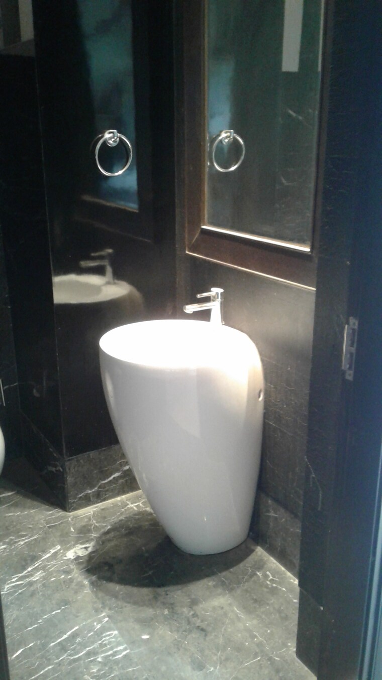 Bathroom, salcon-the-verandas 4 Bedroom 4495 Sq.Ft. Apartment In Sector 54 Gurgaon 9302705