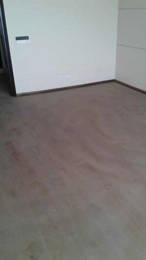 Room in 4 BHK Apartment at Salcon The Verandas, Sector 54 – for Rent