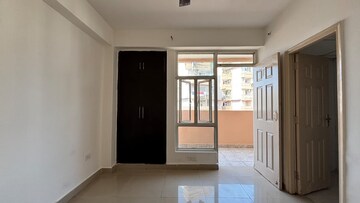 Room in 2 BHK Apartment at Supertech Cape Town, Sector 74 – for Rent