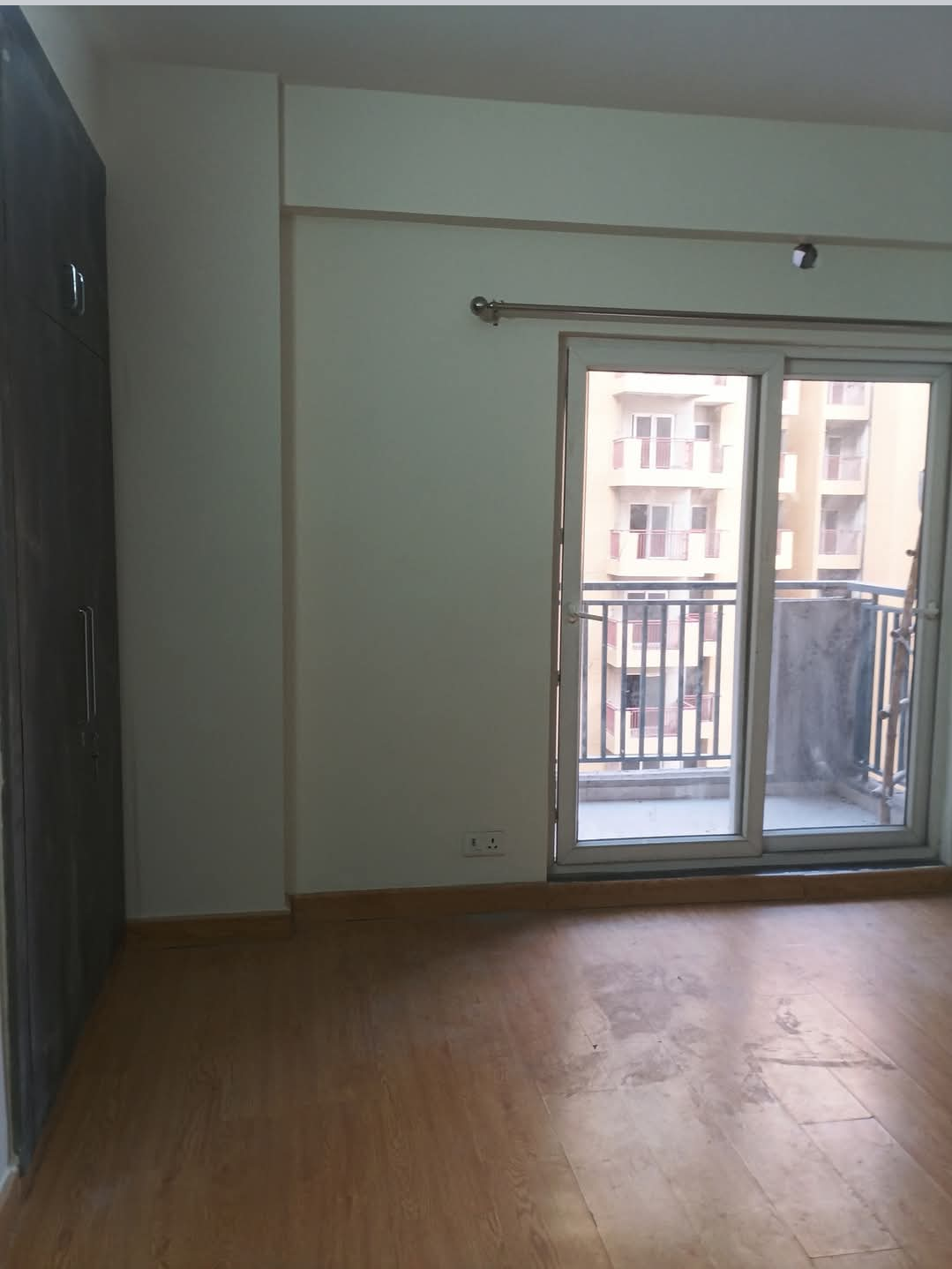 2 BHK Apartment For Rent in Shri Radha Sky Park