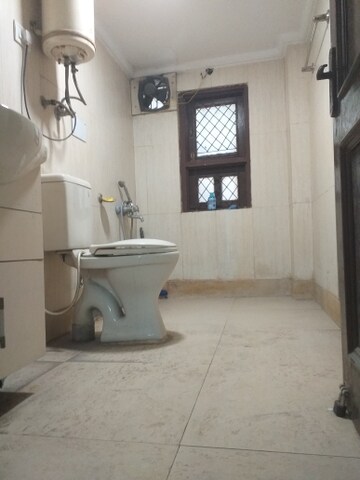 Bathroom in 1.5 BHK Builder Floor at New Rajinder Nagar – for Rent