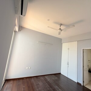 Room in 2 BHK Apartment at Supertech Hues, Sector 68 – for Rent