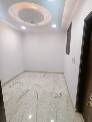 Building Lobby in 3 BHK Apartment at BPTP Discovery Park, Sector 80 – for Rent