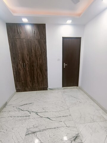 Room in 3 BHK Apartment at BPTP Discovery Park, Sector 80 – for Rent
