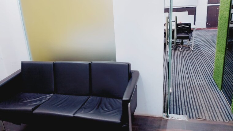 Living Room, sector 57 Commercial Office Space in IT/SEZ 5500 Sq.Ft. In Sector 57 Noida 9302847