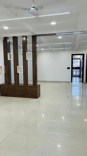 Room in 4 BHK Builder Floor at Green Fields Colony – for Rent