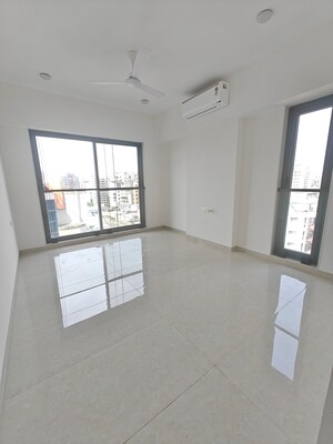 2 BHK Apartment For Sale in Paradigm Nivan, Khar West