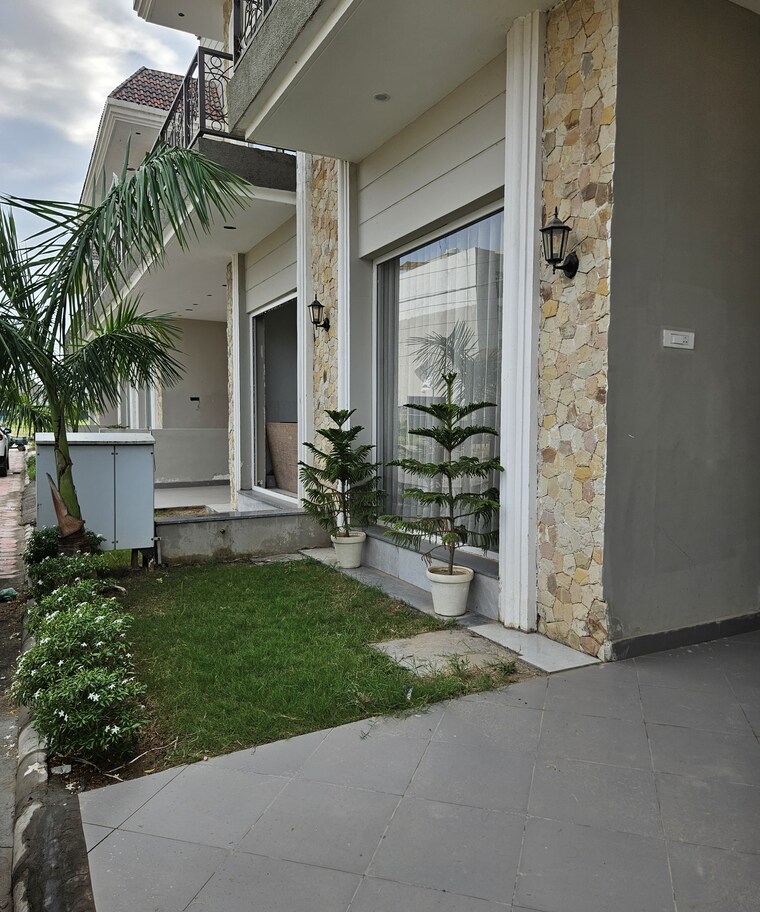 Balcony, shri-northview-avenue 3 Bedroom 1350 Sq.Ft. Villa In Dyalpur Zirakpur 9302898