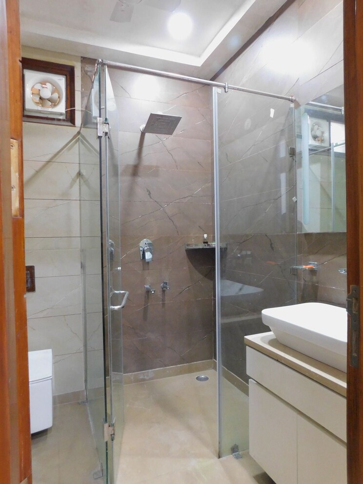 Bathroom, ramprastha-society 6+ Bedroom 250 Sq.Yd. Villa In Ramprastha Greens Ghaziabad 9302928
