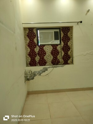 Room in 3 BHK Builder Floor at Sector 14 – for Rent
