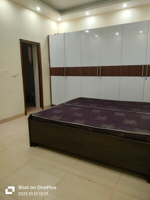 Bedroom in 3 BHK Builder Floor at Sector 14 – for Rent