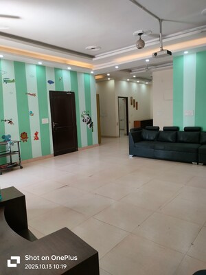 Living Room in 3 BHK Builder Floor at Sector 14 – for Rent