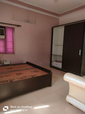 Bedroom in 3 BHK Builder Floor at Sector 14 – for Rent