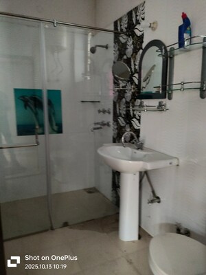 Attached Bathroom in 3 BHK Builder Floor at Sector 14 – for Rent