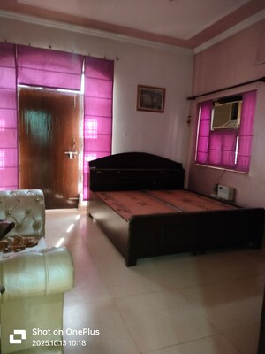 Master Bedroom in 3 BHK Builder Floor at Sector 14 – for Rent