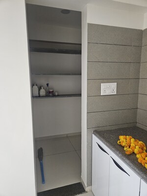 Furnished Amenities in 3 BHK Apartment at Naranpura – for Rent