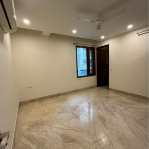 Room in 3 BHK Builder Floor at Navjeevan Vihar – for Rent